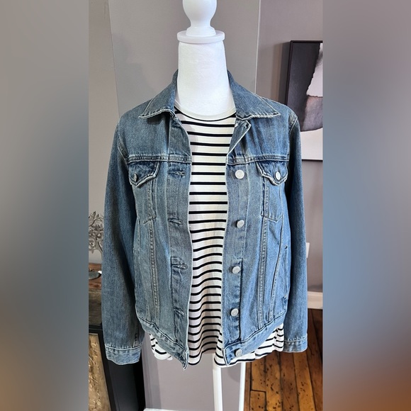 GAP Jackets & Blazers - NWOT GAP Women’s Denim Jacket | Small